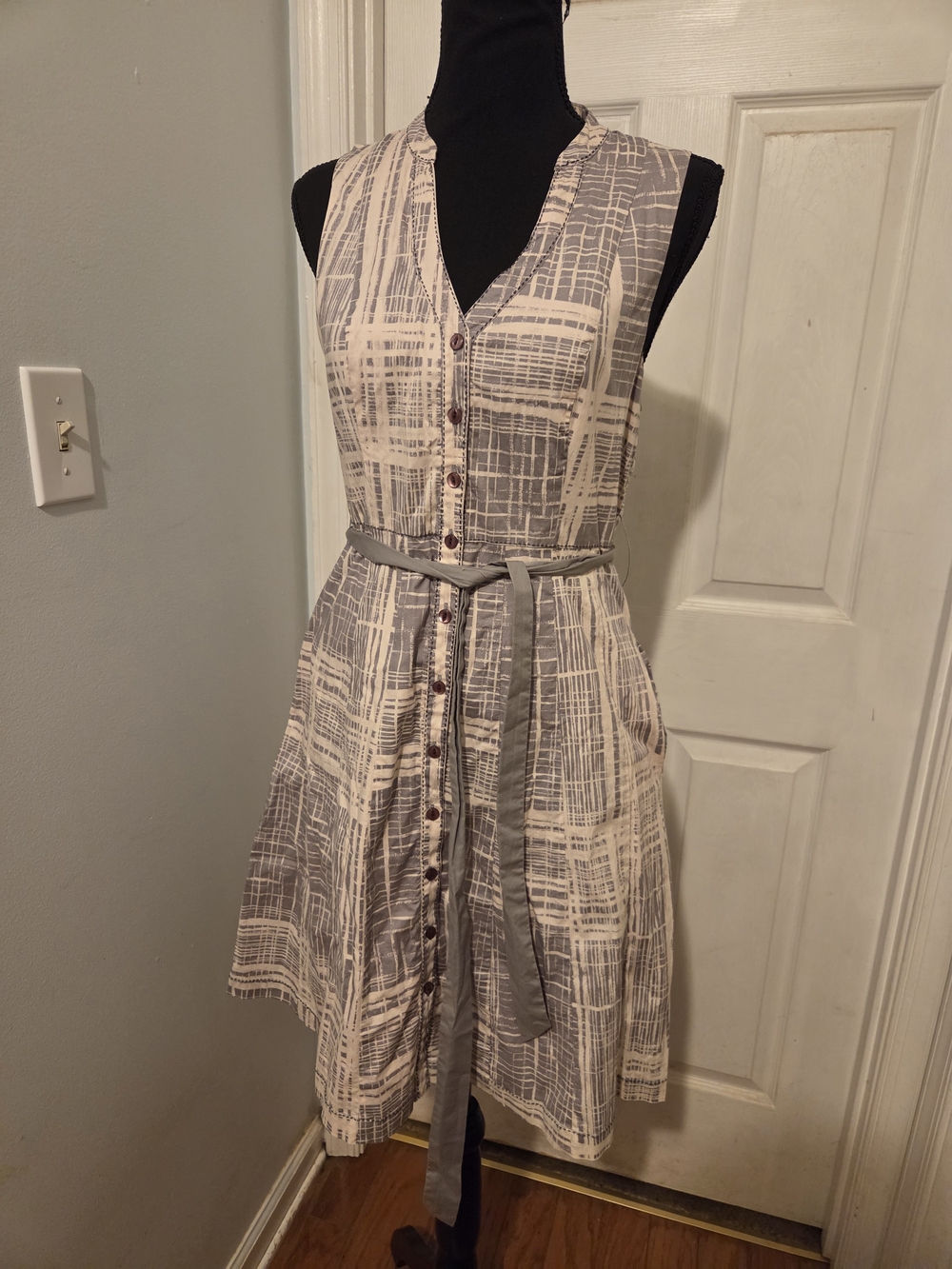 Maeve Gray and Cream Sleeveless Button-Front Midi Dress with Waist Tie